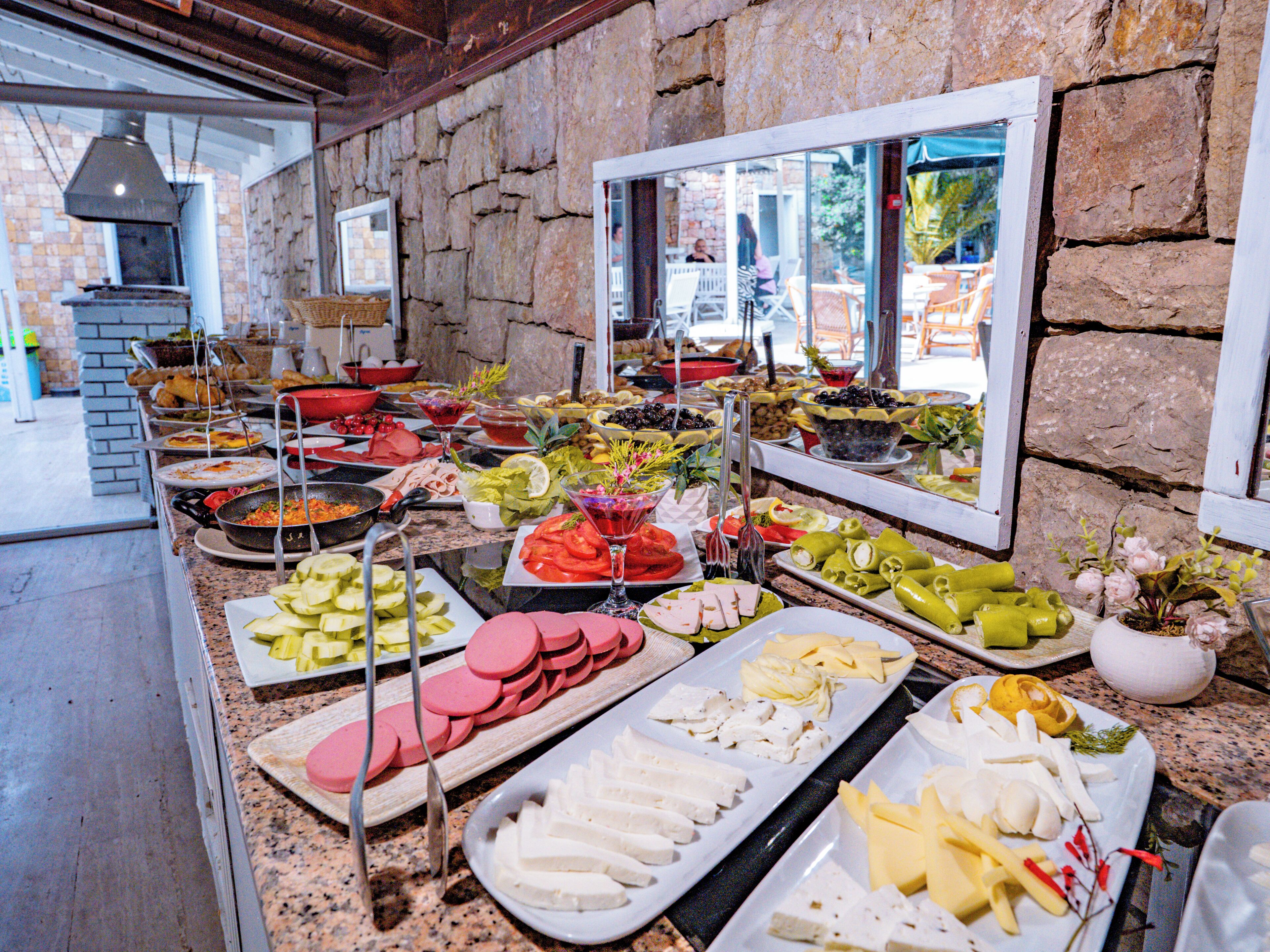 Déjeuner et dîner servis sur place