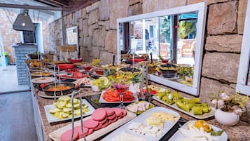 Déjeuner et dîner servis sur place
