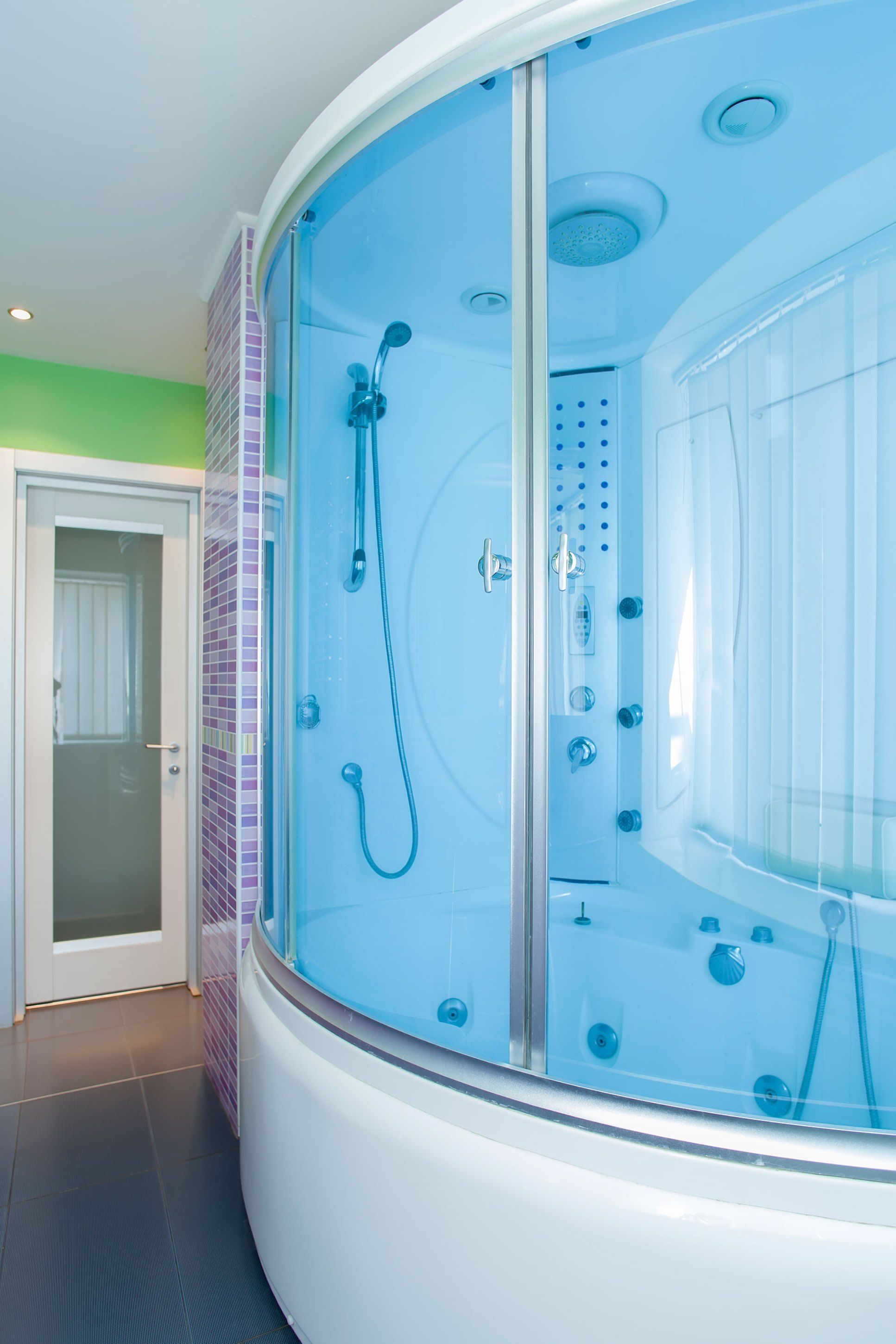 Superior Apartment (One Bedroom, Chervonoarmiiska Street) | Bathroom shower