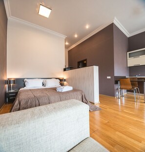 Comfort Studio, Jetted Tub | Iron/ironing board, free cribs/infant beds, free WiFi - Partner Guest House Saksahans'koho (Kyiv)