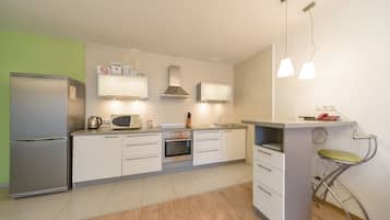 Studio Familial, balcon | Cuisine privée
