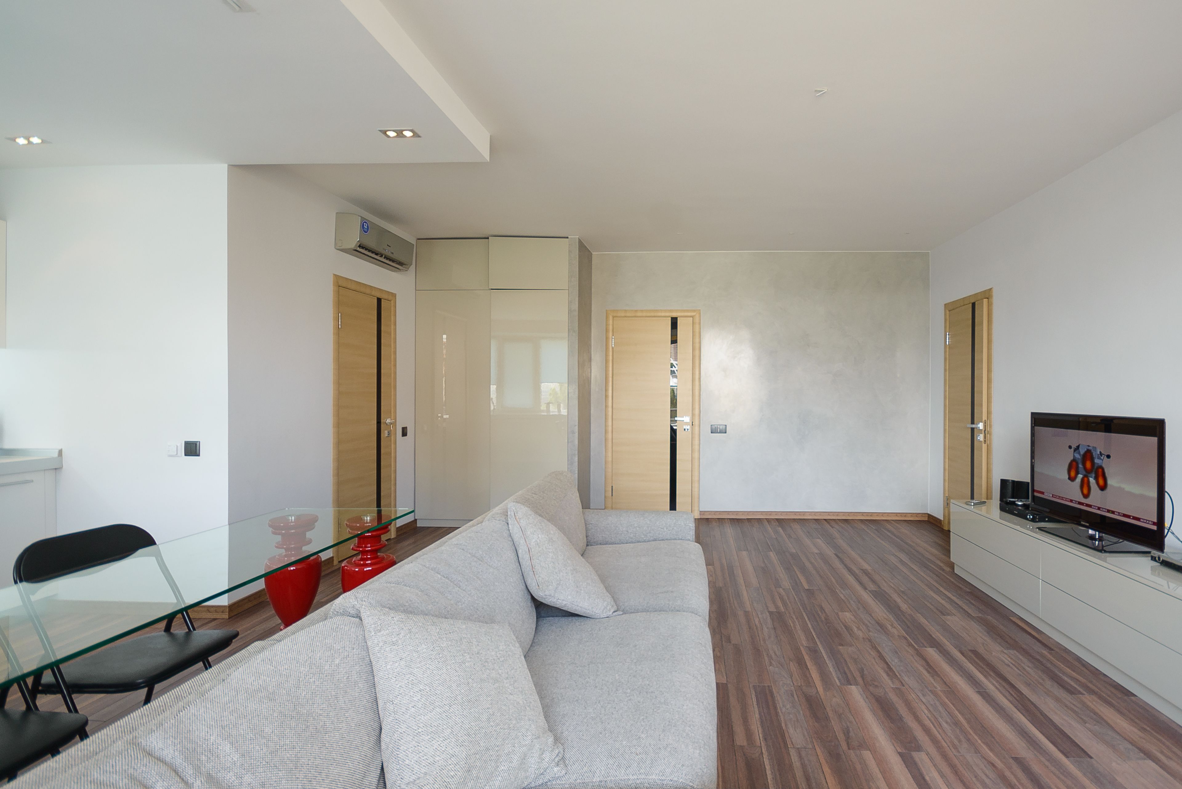 Departamento, 2 habitaciones, balcón | Área de sala de estar | Televisión 