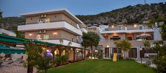 Iraklis Studios & Apartments