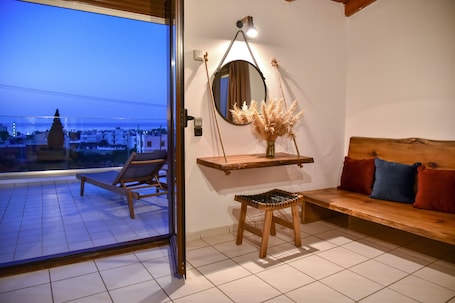 Suite, Sea View | Individually decorated, desk, iron/ironing board, free cribs/infant beds. Iraklis Studios & Apartments