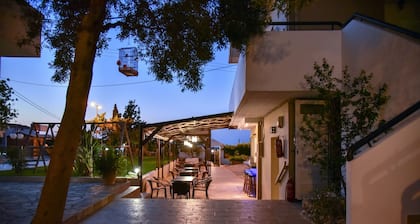 Iraklis Studios & Apartments