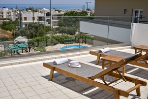 Suite, vistas al mar | Balcón