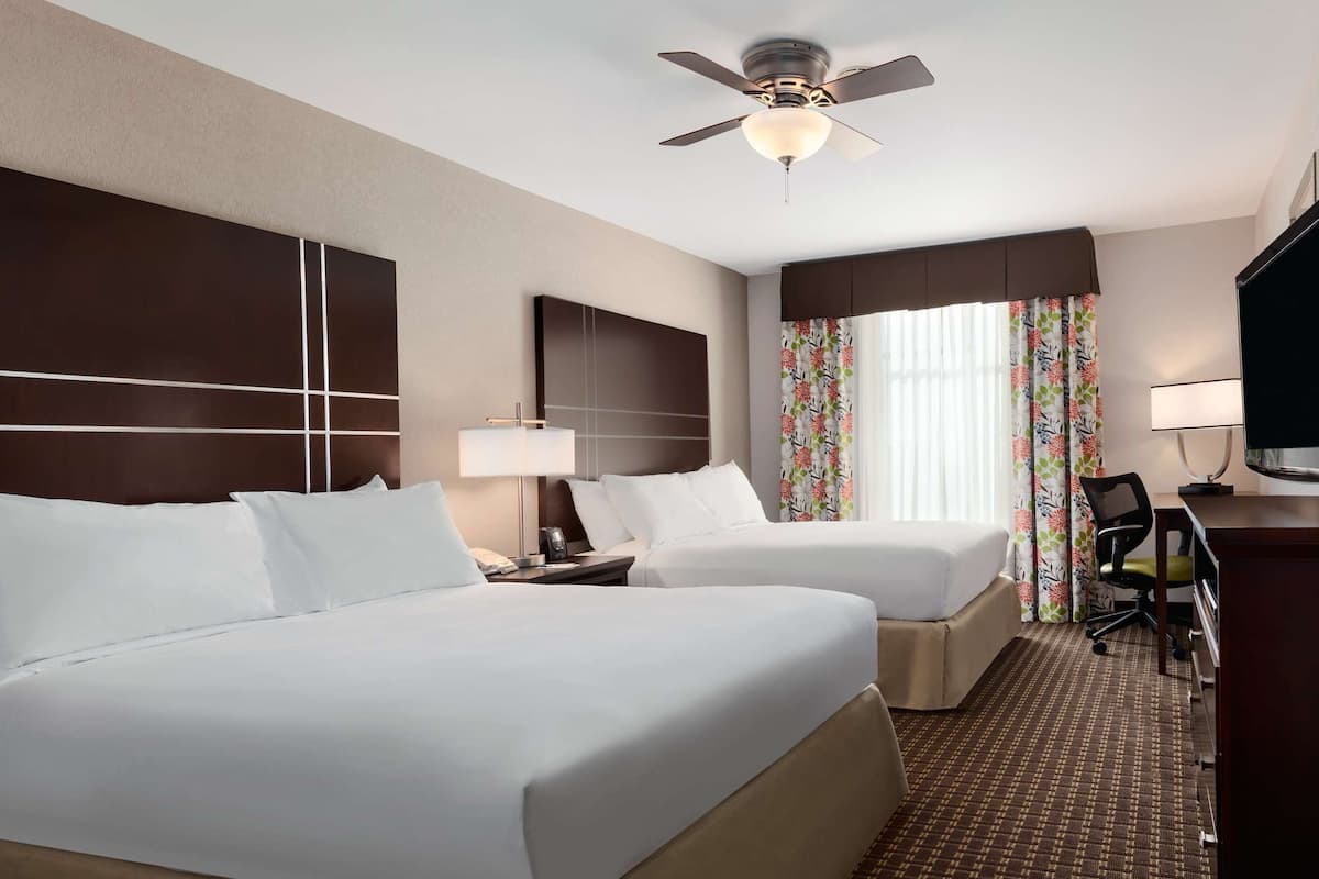 room | in-room safe, desk, laptop workspace, soundproofing