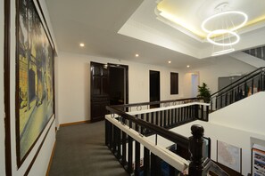 Interior entrance - Bodega Hotel (Hanoi)