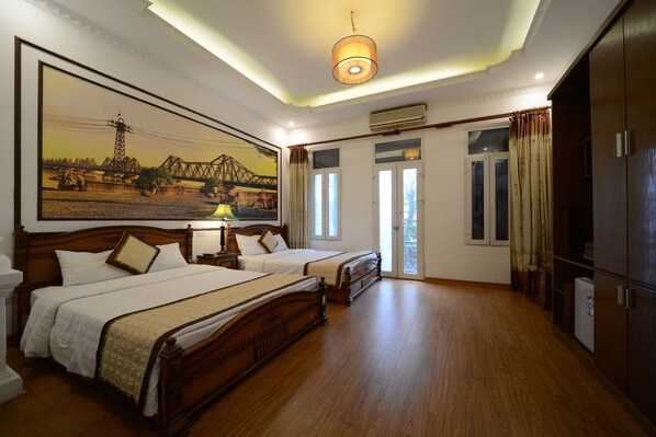 Minibar, in-room safe, desk, soundproofing - Bodega Hotel (Hanoi)