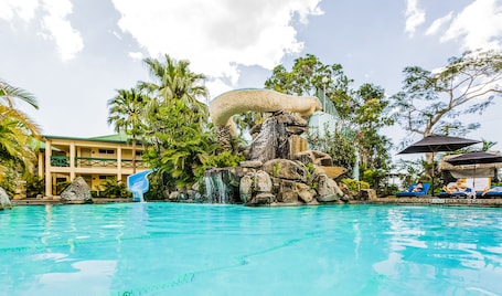 室外游泳池,日光浴躺椅