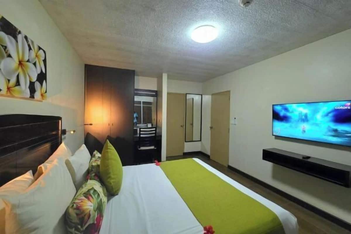 1 bedroom, in-room safe, desk, iron/ironing board
