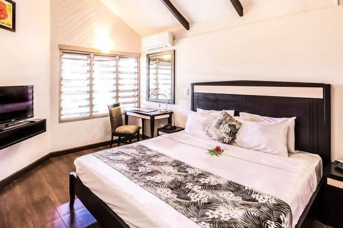 1 bedroom, in-room safe, desk, iron/ironing board