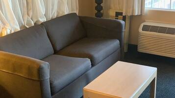 Phòng Tiêu chuẩn, 1 giường cỡ king | Bàn, màn/rèm cản sáng, bàn ủi/dụng cụ ủi quần áo