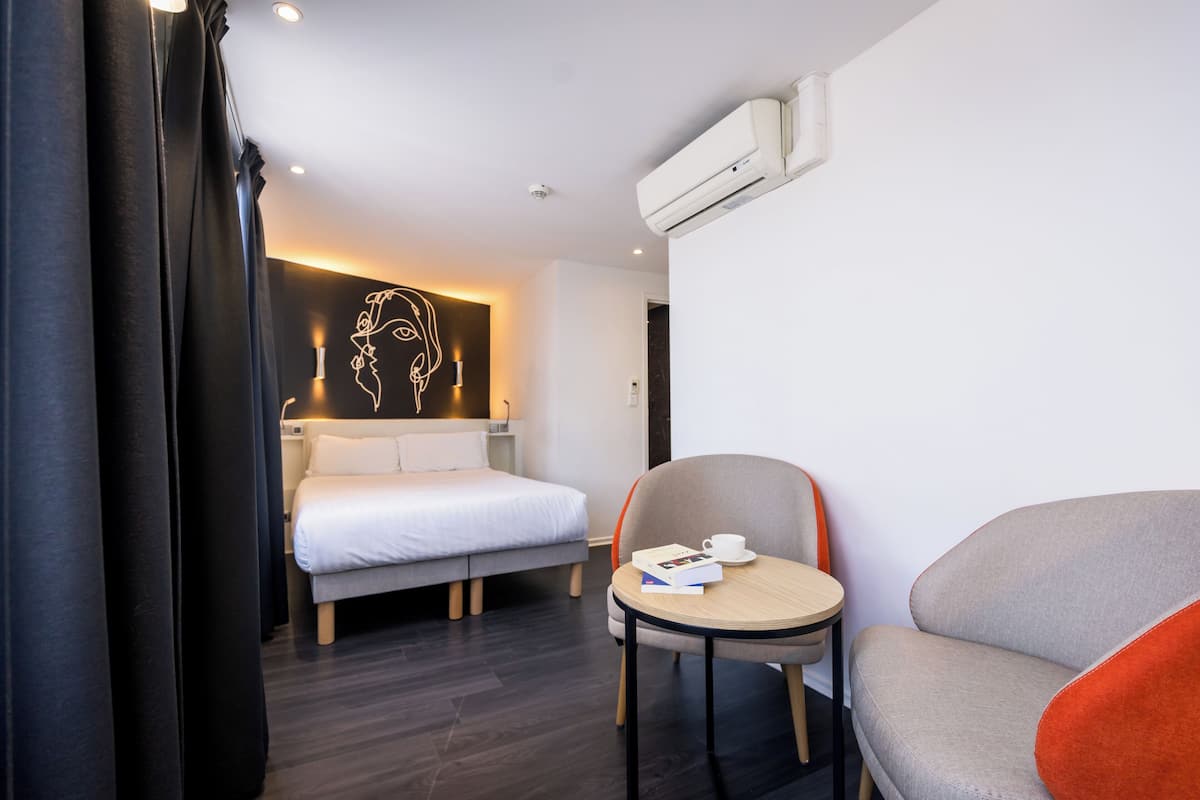Superior Room, Balcony | Premium bedding, in-room safe, individually decorated, desk