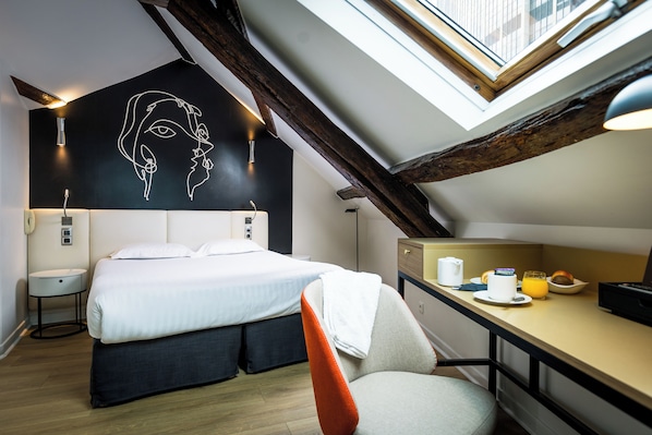 Superior-Zimmer, Stadtblick | Hochwertige Bettwaren, Zimmersafe, individuell dekoriert, Schreibtisch