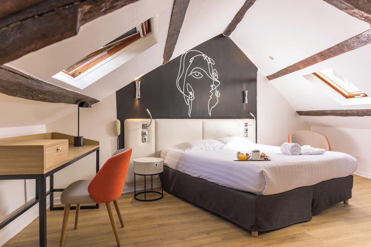 Quadruple Room | Premium bedding, in-room safe, individually decorated, desk