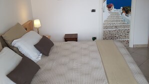 高级双人房, 按摩浴缸 | 熨斗/熨板、免费 WiFi、床单