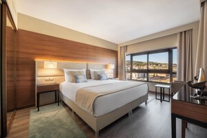 Deluxe Suite (Spa | Parking) | Desk, free cribs/infant beds, free WiFi, bed sheets