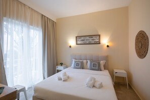 Caja de seguridad en la habitación, escritorio y cortinas blackout 