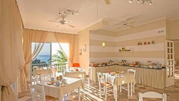 Desayuno buffet incluido todos los días