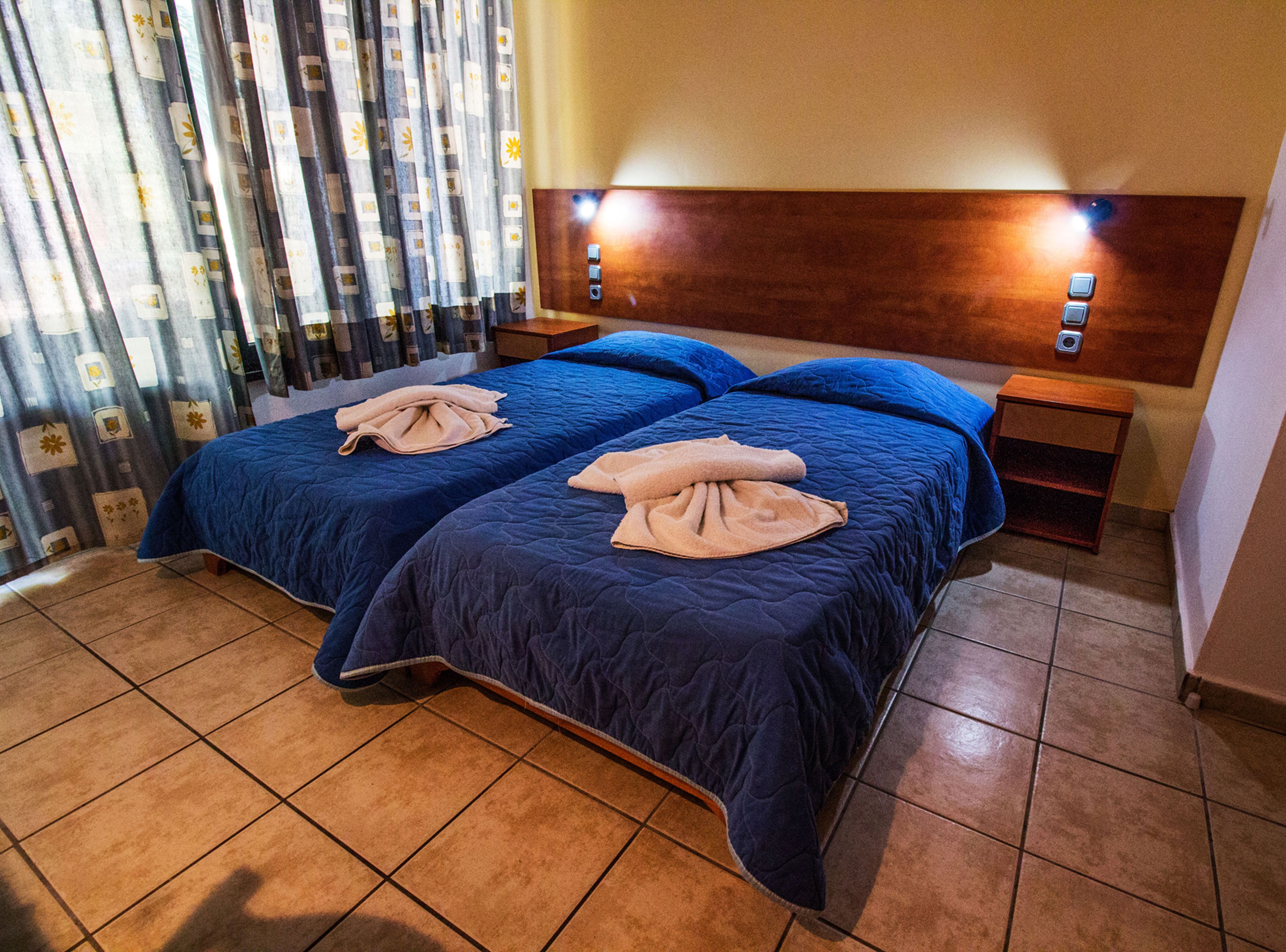 apartment, 2 bedrooms | desk