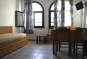 Apartamento superior, 2 habitaciones | Servicio de comidas en la habitación