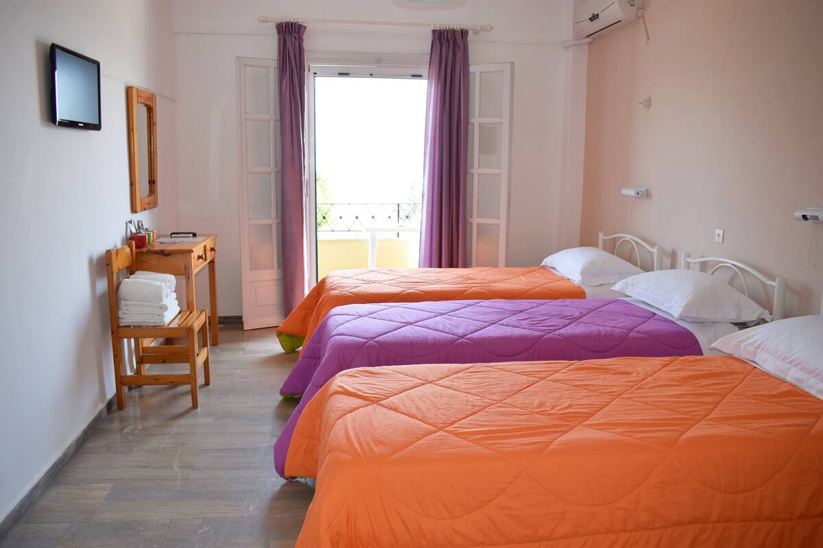Studio, 3 Twin Beds | Free WiFi, bed sheets