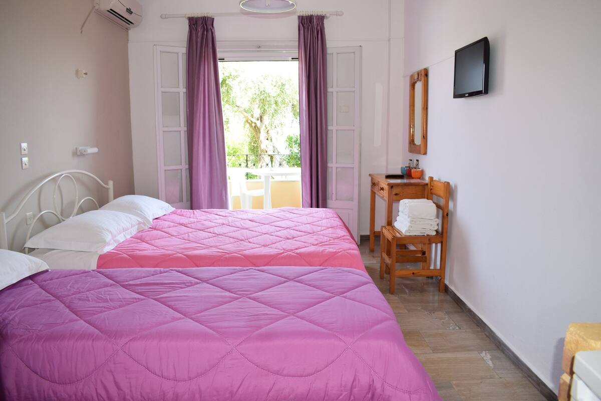 Family Studio | Free WiFi, bed sheets