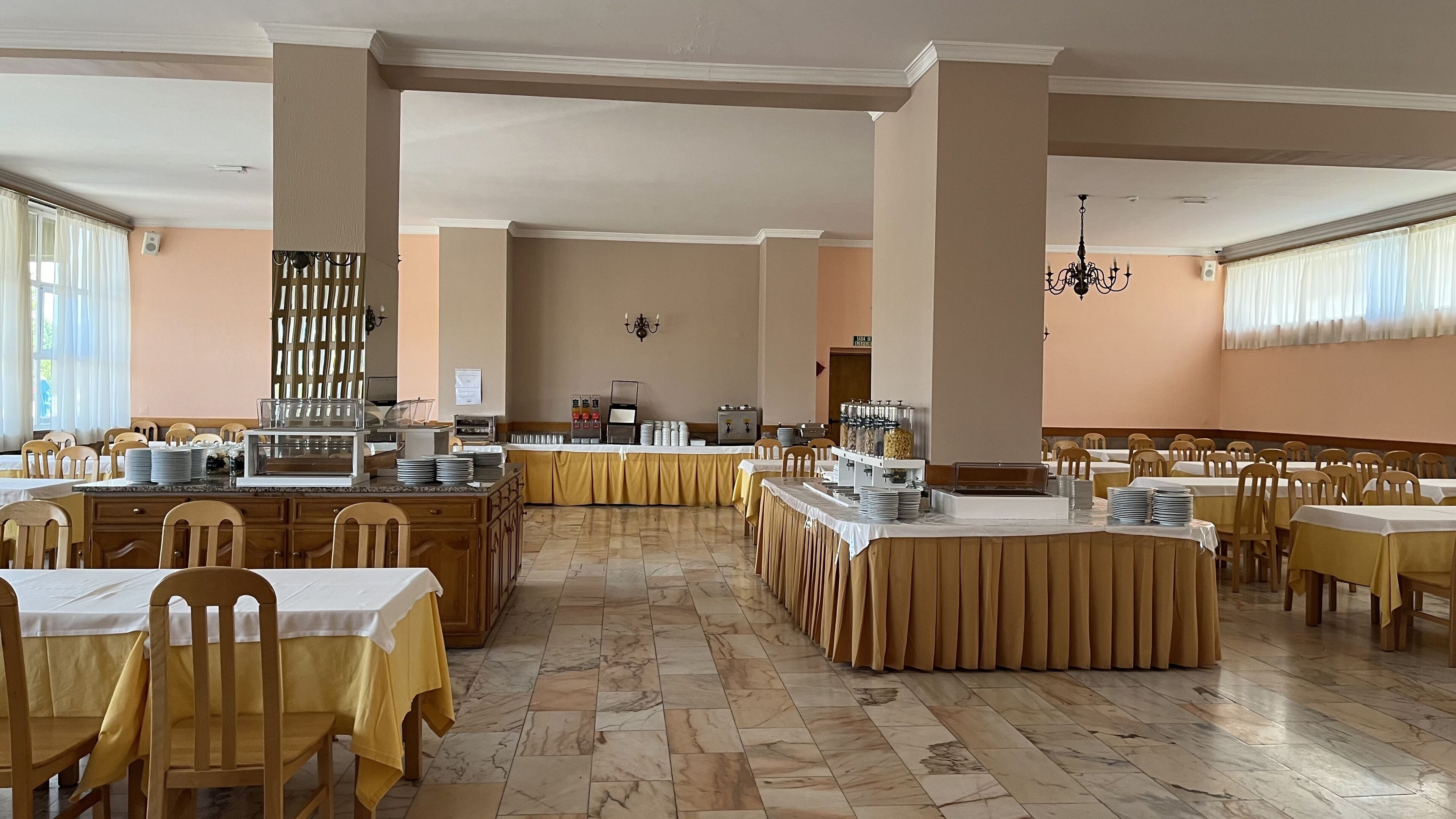 Desayuno continental incluido todos los días 