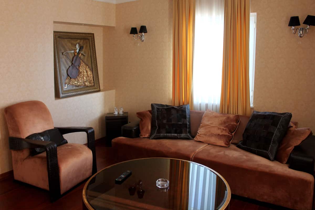 Suite | Living area | LCD TV