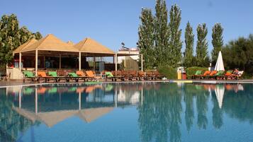 Seasonal outdoor pool, pool umbrellas, sun loungers