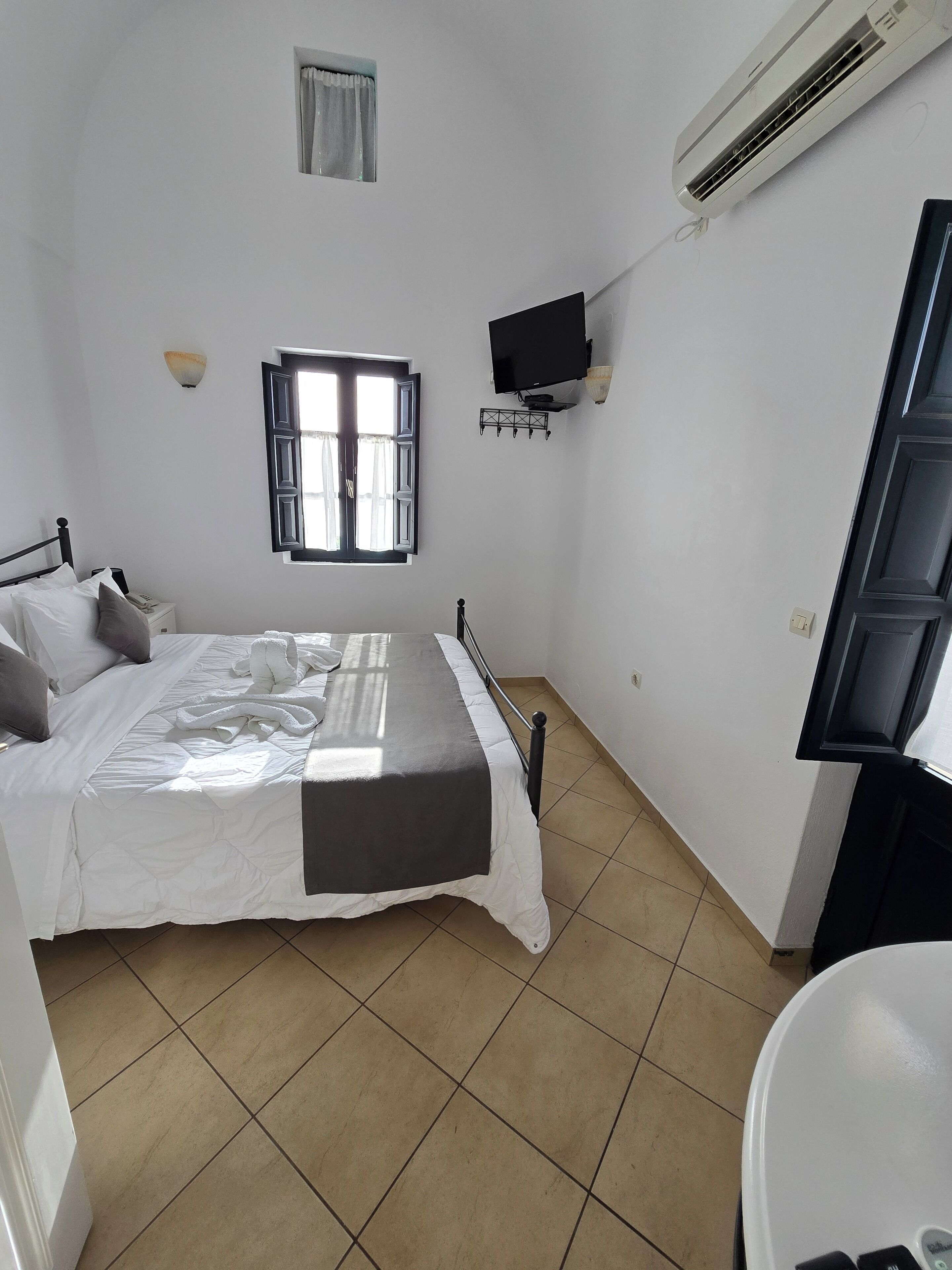 Photo - Anthonas Apartments