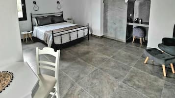 Habitación superior | Caja fuerte, sistema de insonorización, tabla de planchar con plancha