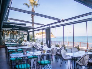 Bar (en la propiedad)