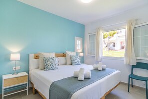 2 soverom, safe på rommet, strykejern/-brett og barnesenger