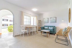 2 bedrooms, in-room safe, iron/ironing board, cots/infant beds - Son Bou Playa Gold (Alayor)