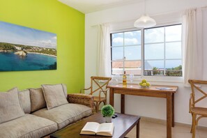 2 soverom, safe på rommet, strykejern/-brett og barnesenger