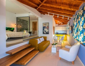Suite Deluxe, vista al mar | Sala de estar | Televisión LCD de 24 pulgadas con canales vía satélite y televisión 