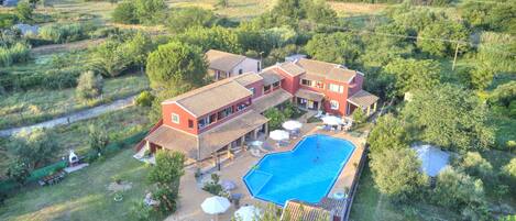 المنشأة من الخارج