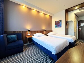 記憶床墊、書桌、隔音、免費無線上網