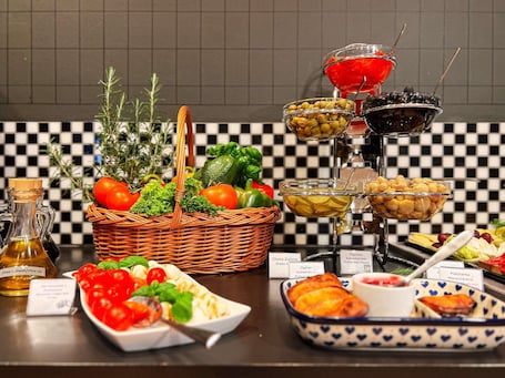 Breakfast area. ibis Styles Walbrzych