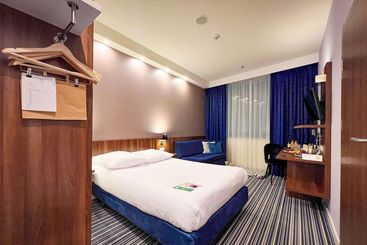 Materassi in memory foam, una scrivania, insonorizzazione