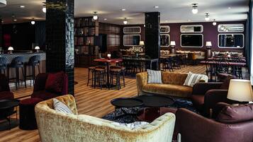 Breakfast and dinner served, international cuisine