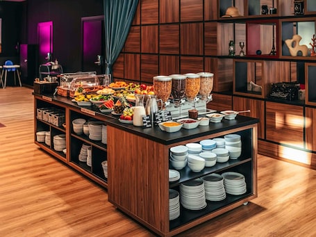 Frühstücksbereich. ibis Styles Walbrzych