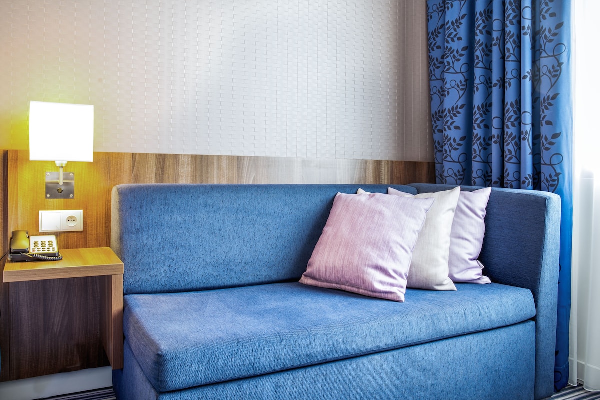 32-inch lcd tv with satellite channels, tv