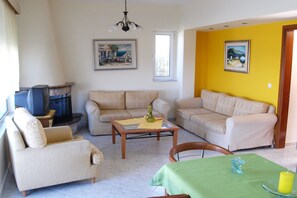 Villa, 2 Bedrooms, Sea View | Living area