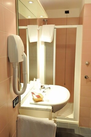 Comfort Double Room | Bathroom