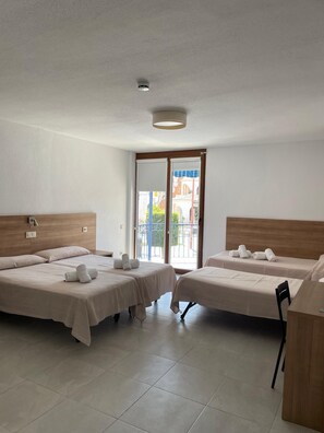 Quadruple Room (for 4 people) | Free WiFi, bed sheets - Hotel Blasón Junior (Peniscola)