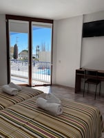 Habitación estándar, 1 habitación, no fumadores, vistas a la montaña | Wifi gratis y ropa de cama