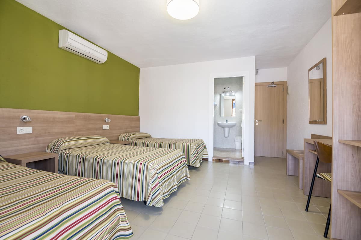Chambre Triple ( for 3 adults) | Wi-Fi gratuit, draps fournis